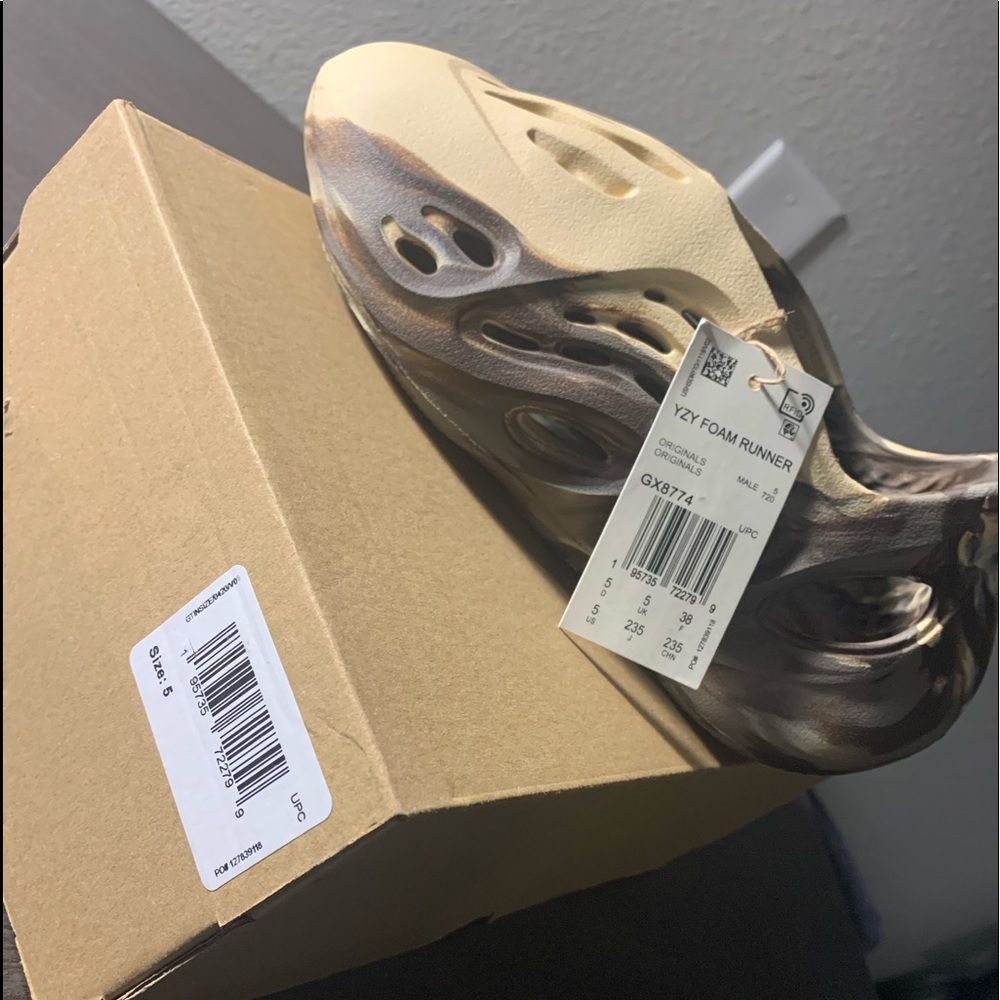Size 5 Yeezy Foam Rnnrs